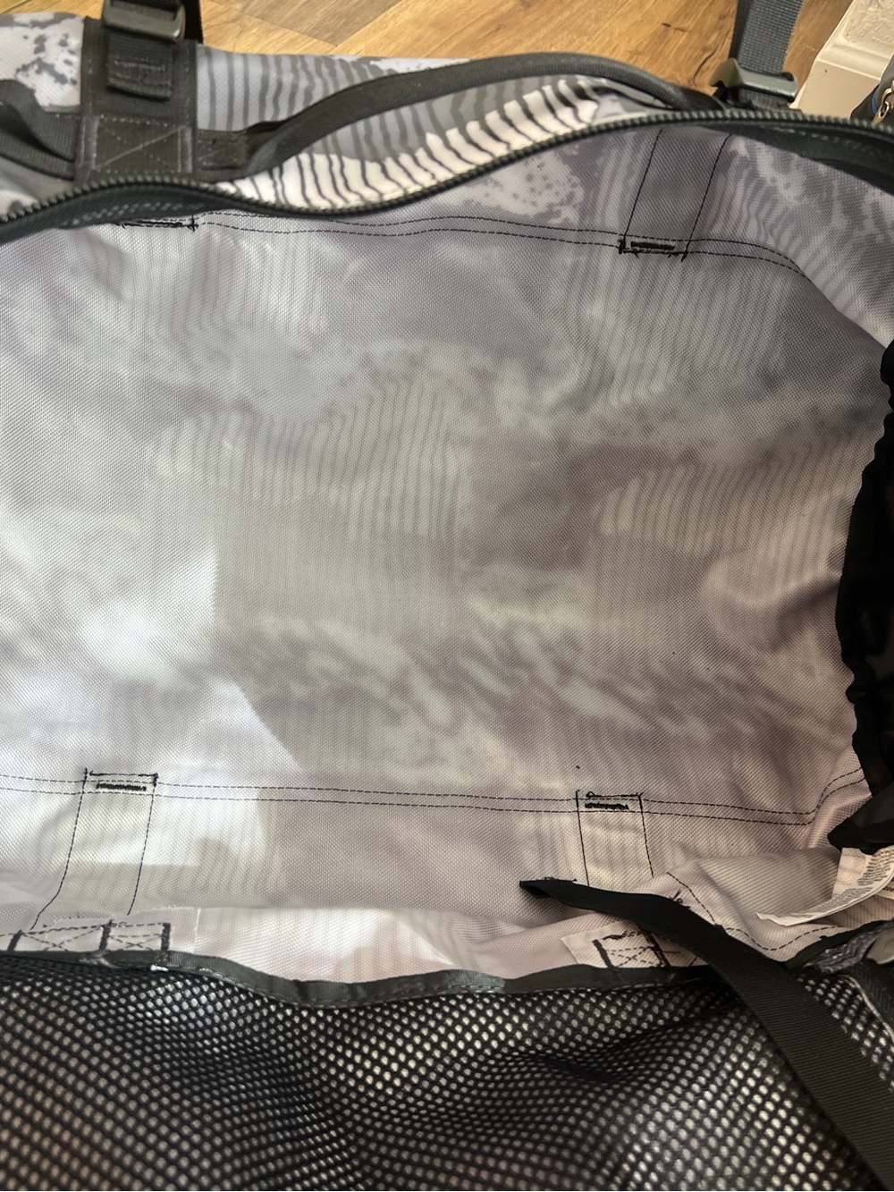 The North Face Gray & Black Patterned Duffel Bag NWOT - Picture 4 of 4